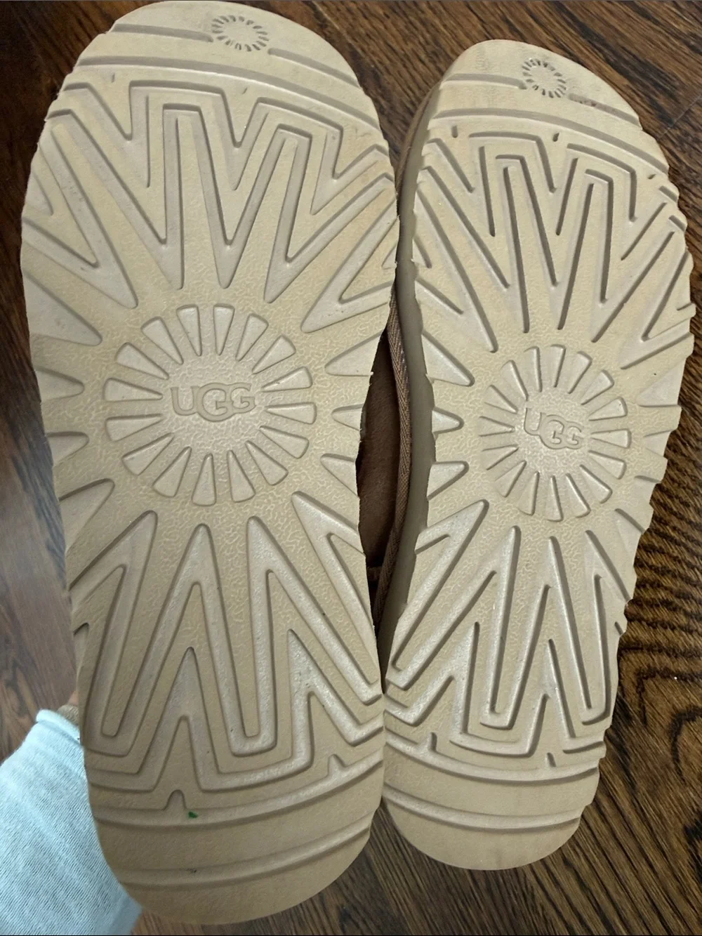 Girls Ugg “Classic Ultra- Mini” Booties, size 4 big kids
